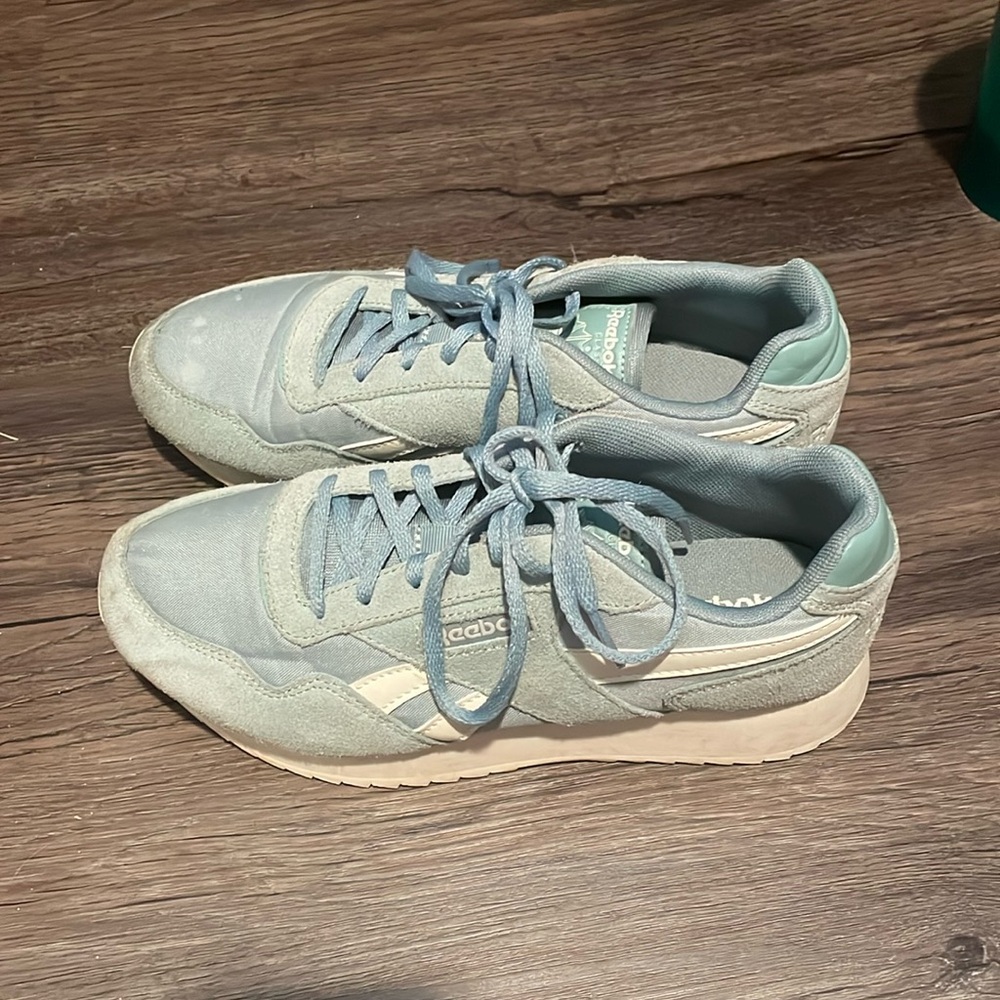 Reebok classic! These are In great shape I just don’t wear them.